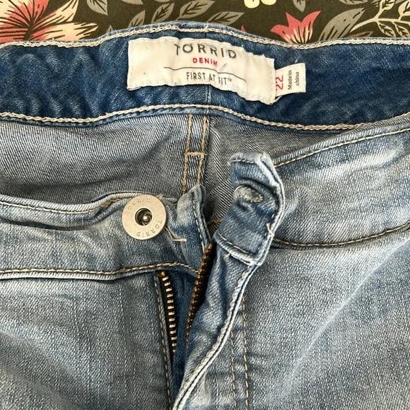 Bermuda shorts - Picture 4 of 7